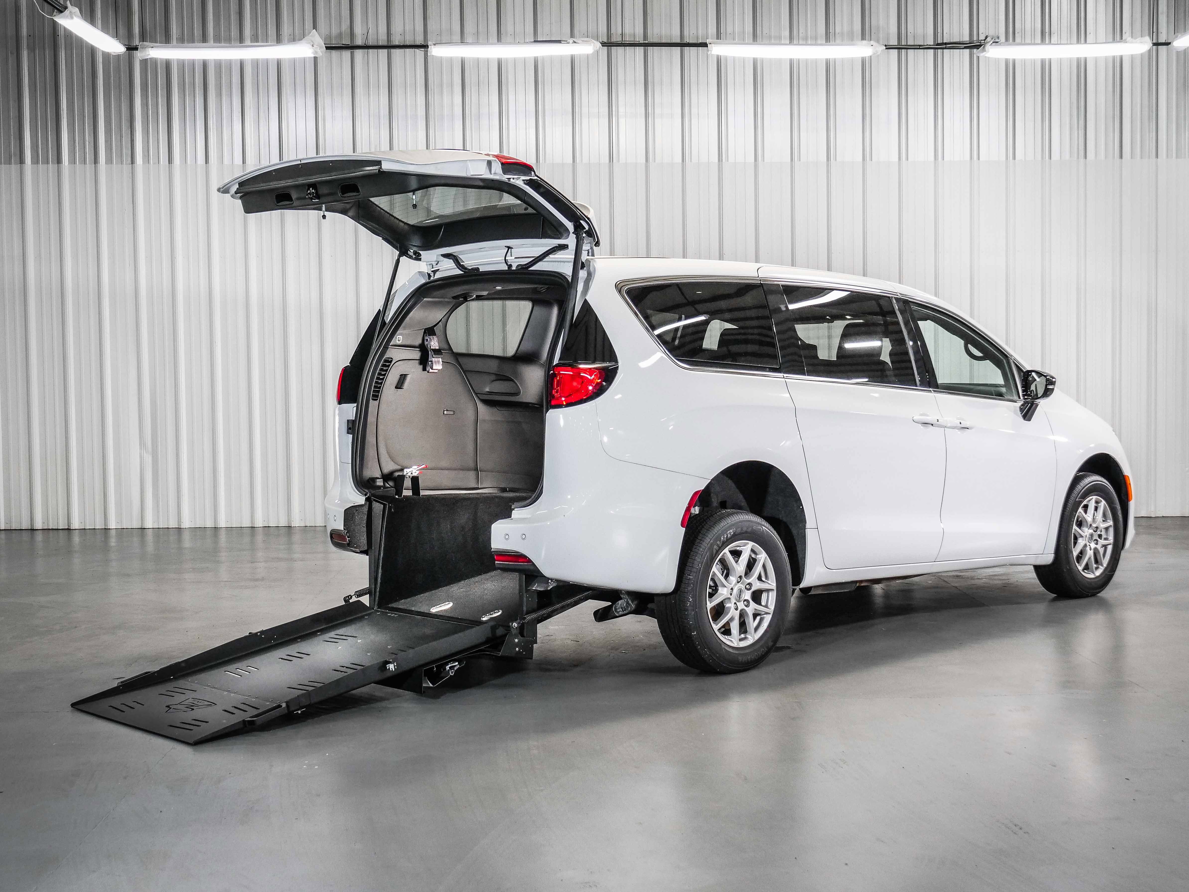 2025 Chrysler Voyager LX's photo