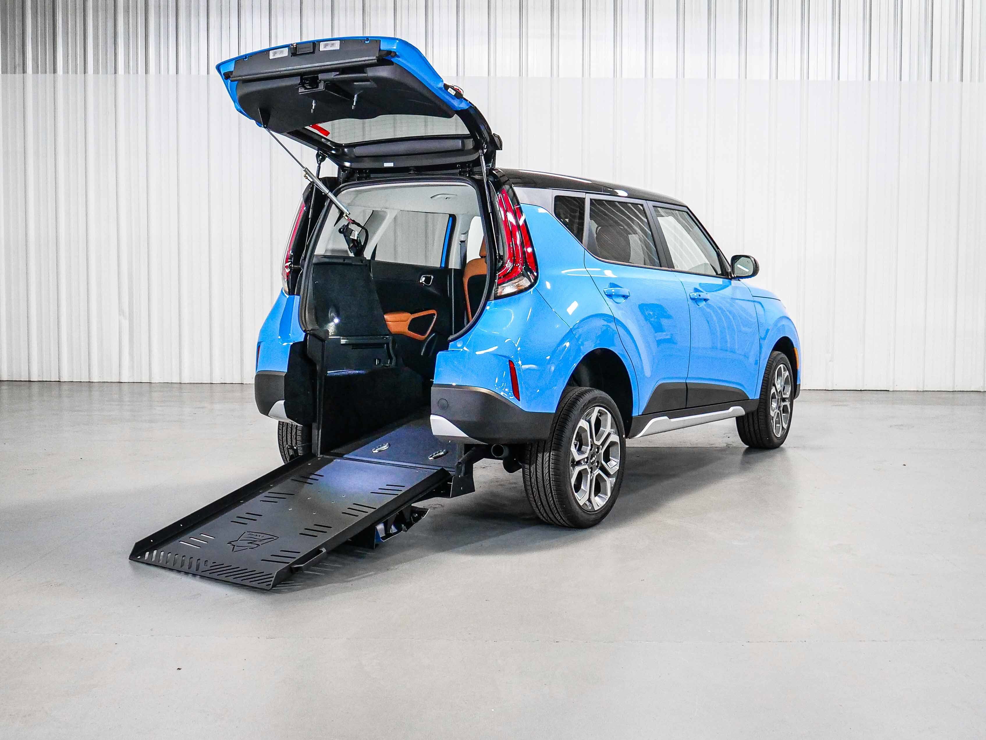 2025 Kia Soul EX's photo