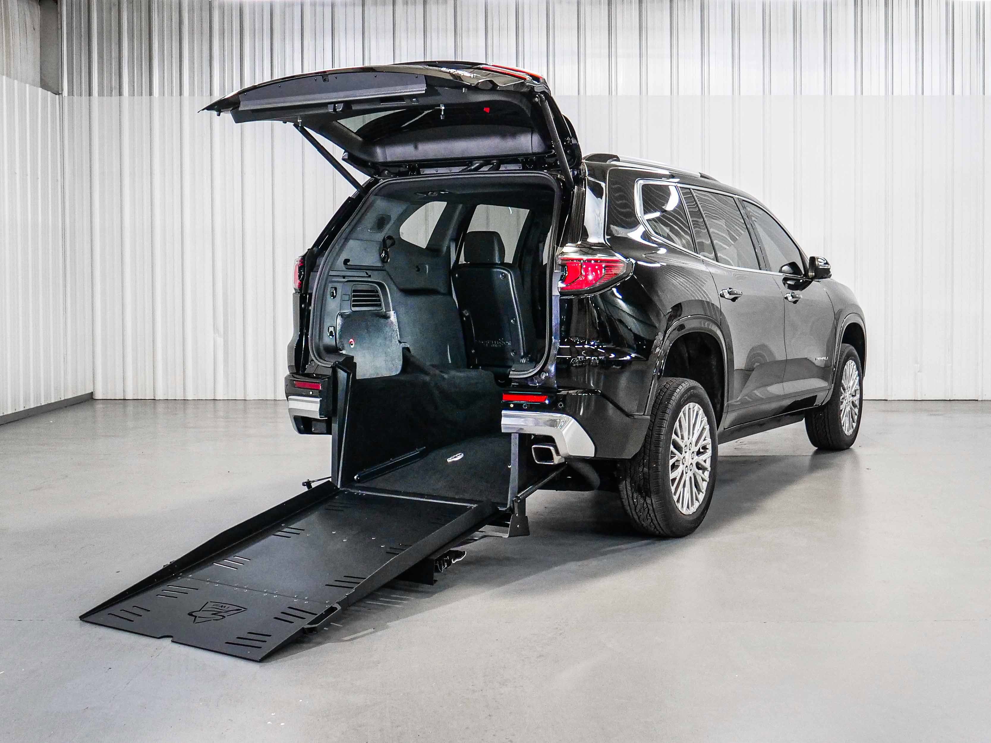 2024 GMC Acadia Denali's photo