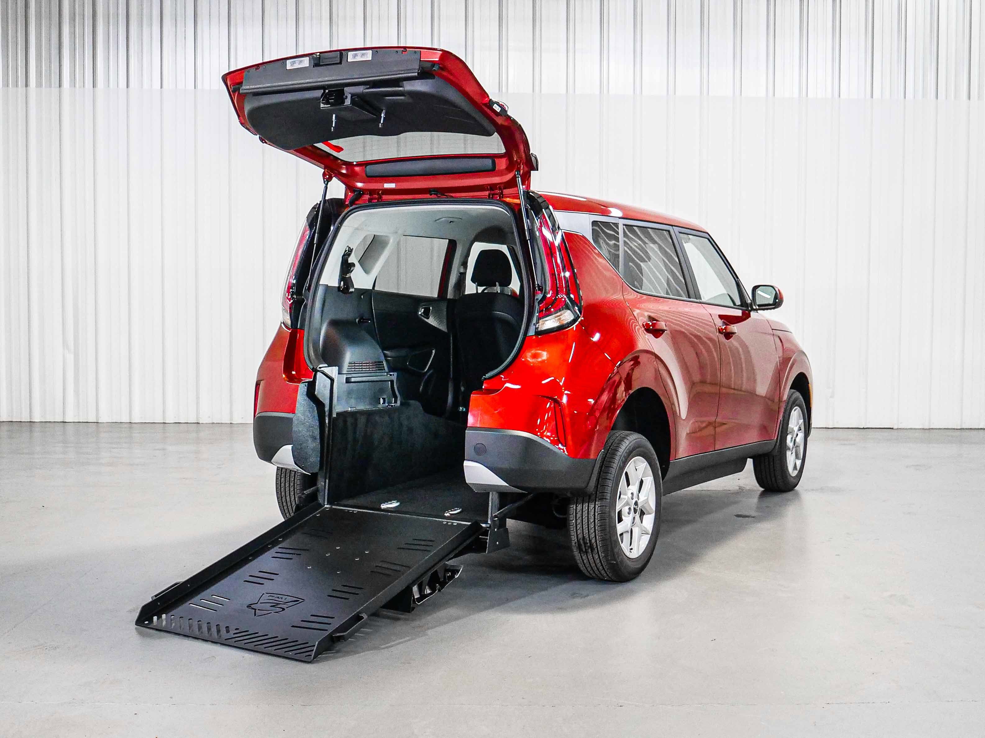 2025 Kia Soul LX's photo