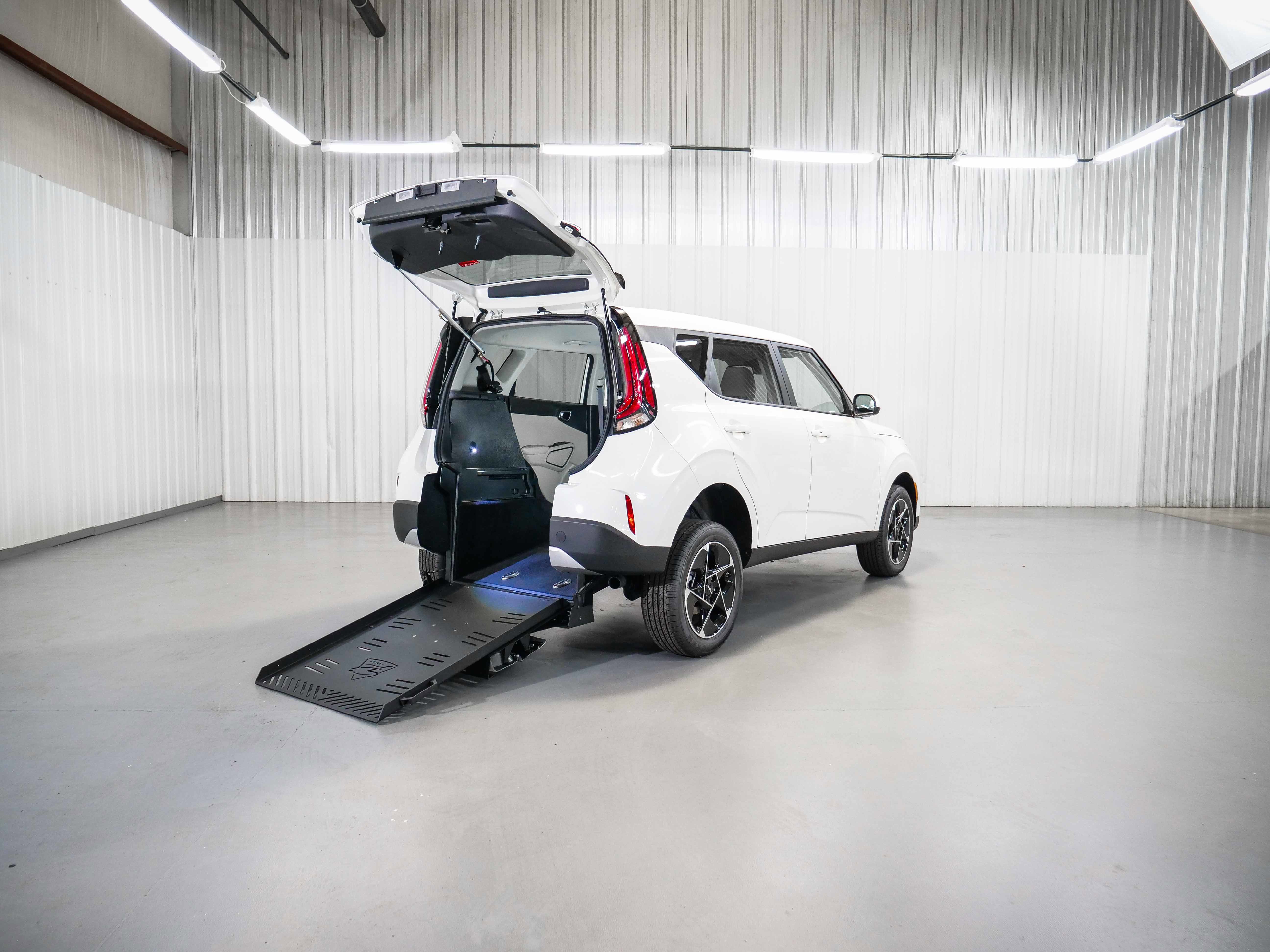 2025 Kia Soul EX's photo