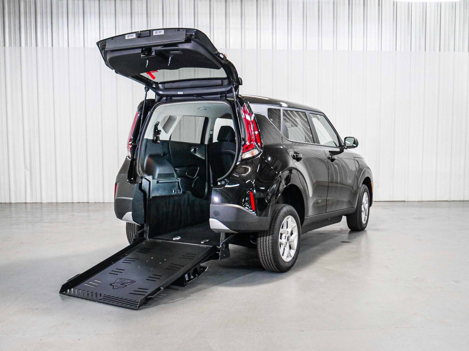 2025 Kia Soul LX's photo