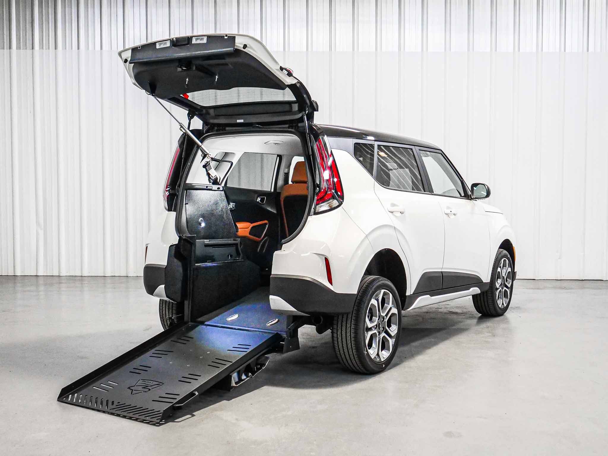 2025 Kia Soul EX's photo