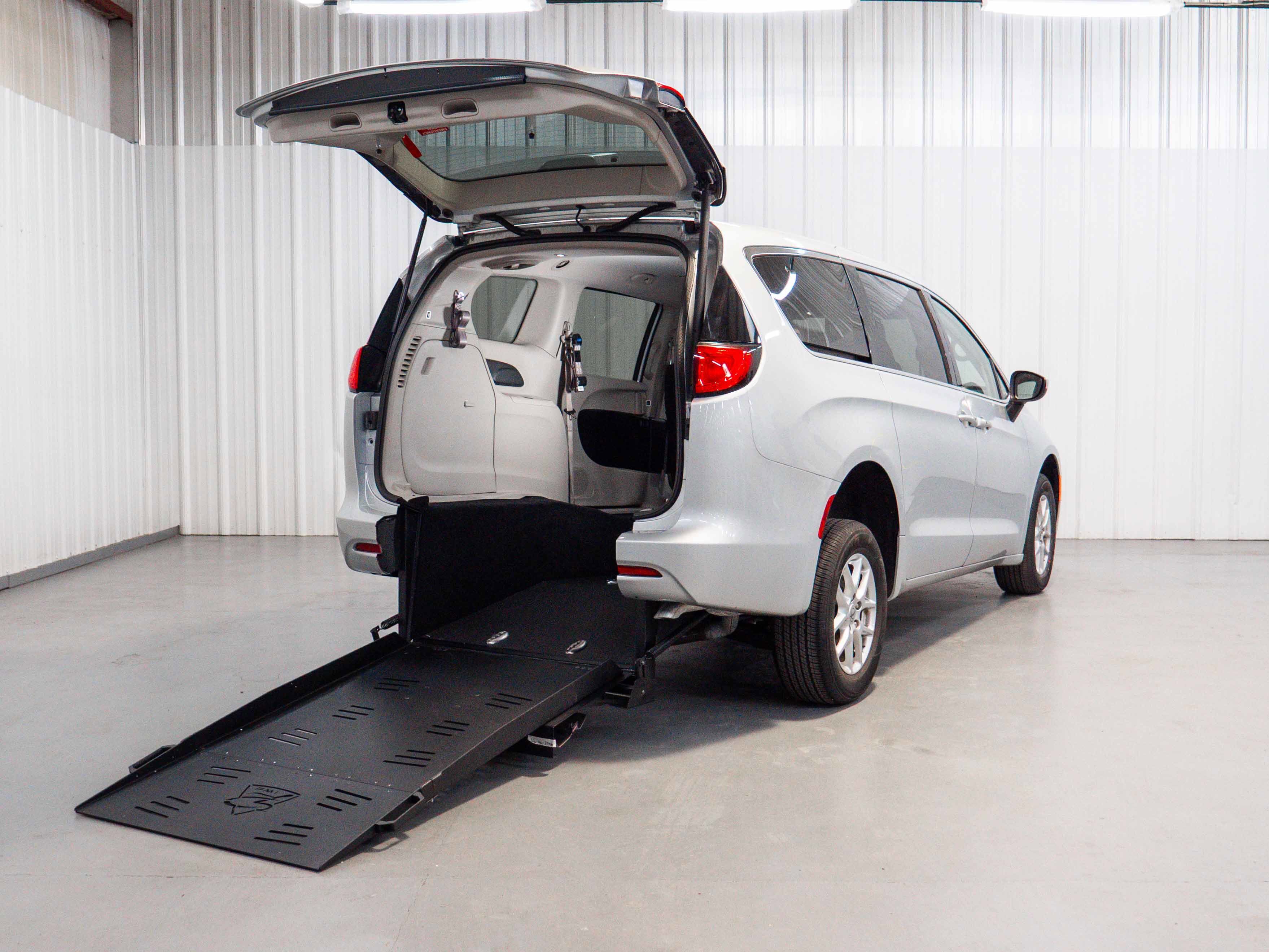2023 Chrysler Voyager LX's photo