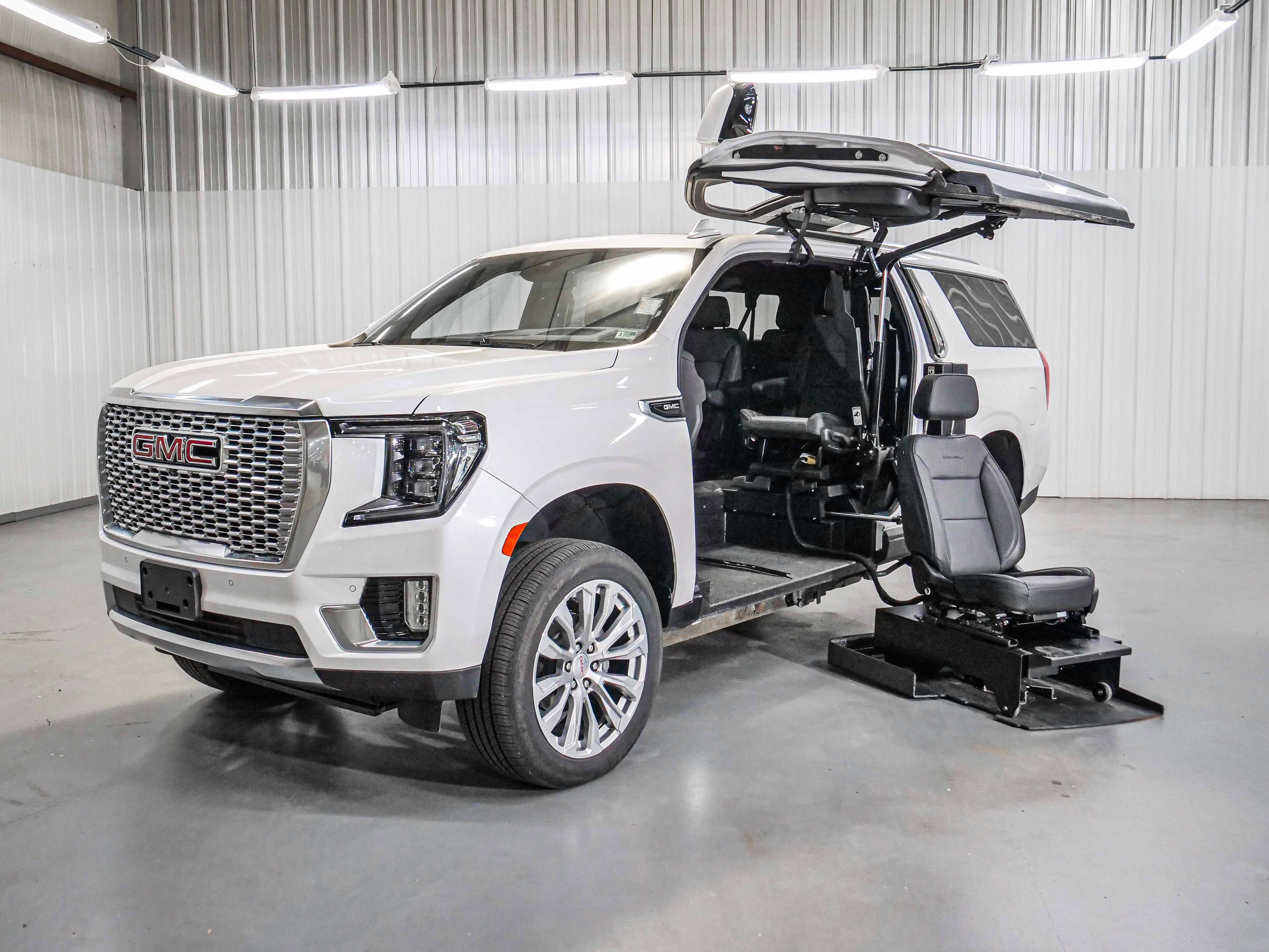 2024 GMC Yukon Denali AWD's photo